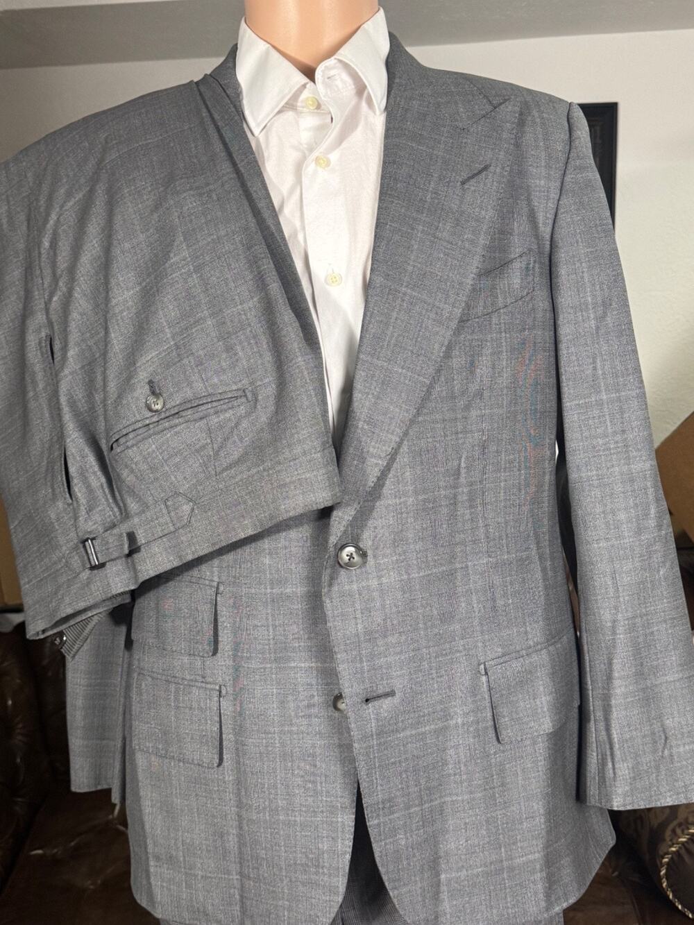 Tom Ford Gray Peak Lapel 2pc Suit 50EU 40R US men's 35x29 inseam Wool  Italy